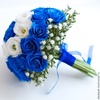 Букет невесты из белой эустомы, синих роз и гипсофилы