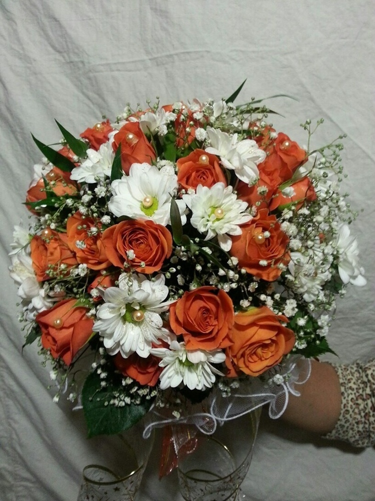 Букет невесты из роз, хризантем, гипсофилы